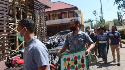 Polres Probolinggo Kota Grebek Tempat Perjudian,Lima Orang dan Puluhan Motor Diamankan