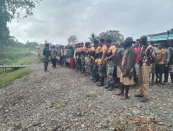 Satgas Yonif Raider 514/SY/9/2 Kostrad Bangkitkan Semangat Gotong Royong Warga Papua