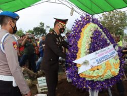 Kapolres Trenggalek dan Tulungagung Pimpin Upacara Pemakaman Anggota yang Gugur saat Pengamanan di Stadion Kanjuruhan