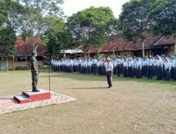 Babinsa 0822/11 Tapen Jadi Irup, Upacara Hari Senin dan Berikan Motivasi