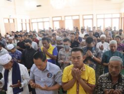 Polres Bondowoso beserta Masyarakat Menggelar Sholat Ghoib dan Do’a Bersama