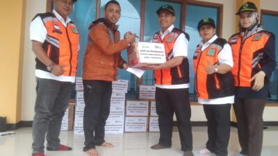 Perhutani KPH Bondowoso Memberikan Bantuan Sembako Untuk Korban Banjir Bandang di Ijen