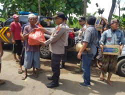 Polres Situbondo Dropping Bantuan Makanan untuk Warga Terdampak Banjir di Kendit