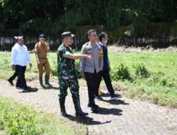 Kapolres Bersama Dandim 0822 Bondowoso Tinjau Lokasi Banjir Bandang Pancoran