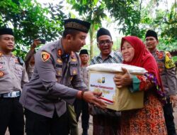 Kapolres Jombang Sapa Warga di Bulan Ramadhan Dengan Berbagi Paket Sembako