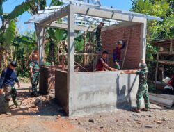 Bangun Pos Kamling, Satgas TMMD 116 Bondowoso Dan Warga Lembur