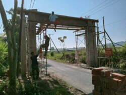 Pembangunan Gapura TMMD ke-116 Kodim 0822 Bondowoso Di Percepat