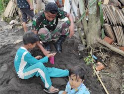 Keceriaan Anak-anak Bersama Anggota Satgas TMMD 116 Kodim 0822 Bondowoso