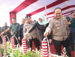 Hadapi Musim Kemarau Kapolda Jatim Resmikan Sumur Bor Untuk Warga Desa di Mojokerto