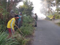 Penuhi Kebutuhan Air Petani, Serka Zaenal Bersama Warga Bersihkan Saluran Irigasi