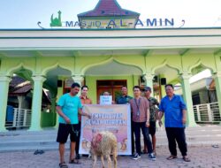 Serka Mulyadi Dampingi City Plaza Bondowoso Menyerahkan Bantuan Hewan Kurban