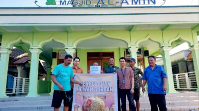 Serka Mulyadi Dampingi City Plaza Bondowoso Menyerahkan Bantuan Hewan Kurban